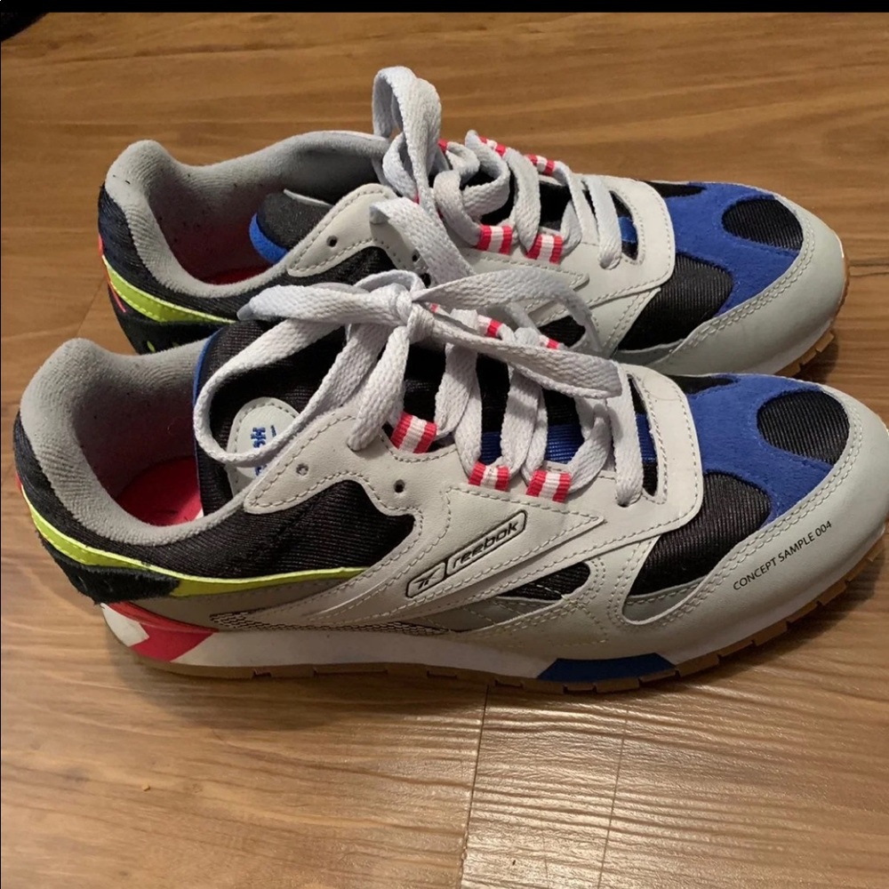 Reebok size 5.5 kids (7 women)